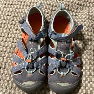 Keen Seacamp 11 CNX youth sandals. Size 5